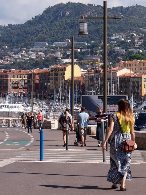 Voyagez de Monaco à Nice en train et/ou en bus pas cher. Trouvez tous les horaires et billets de train, de bus Monaco - Nice dès 11 € Monaco, Nice, Bus, Cher