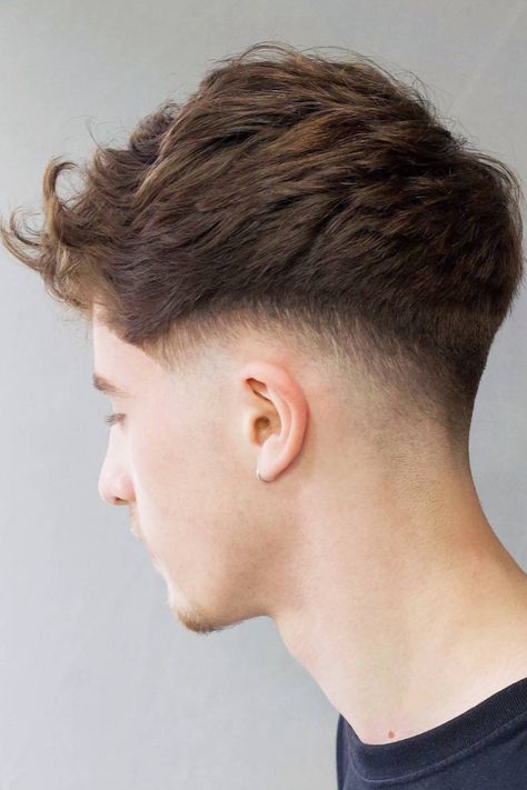 Low Fade Haircut Guide And Styling Ideas ✂️│MensHaircuts.com Mens Haircuts Fade, Men Haircut Curly Hair, Haircuts For Men, Types Of Fade Haircut, Fade Haircut Styles, Low Taper Fade Haircut, Tapered Haircut, Straight Hair Cuts, Fade Haircut