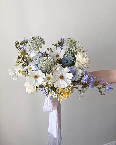 Botanica ~ Wedding Florals & Styling Bowral on Instagram: “Dreamy dancing bouquet for our beautiful Steph 🤍” Ideas, Hochzeit, Hoa, Winter Bouquet, Boda, Mariage, Winter Wedding Flowers, Dekoration, Bloemen