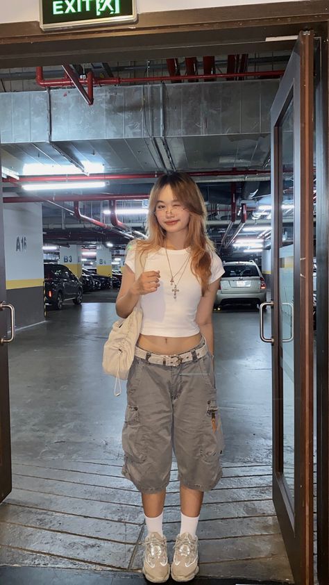 Outfits, Shorts, Cargo Pants Outfit, Cargo Shorts Women, Cargo Outfit, Streetwear Shorts Outfit, Baggy Outfit Ideas, Baggy Fits, Baggy Summer Outfits