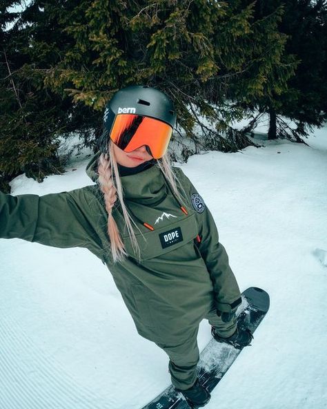 Snowboards, Instagram, Girl Snowboarding, Snowboarding Girl, Snowboarding Style, Snowboarding Photography, Snowboarding Lifestyle, Snowboarding Girls, Girls Snowboarding