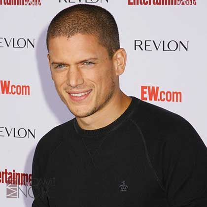 The “Prison Break” star has a black father and a white mother, and ironically got his start as an actor in the movie “The Human Stain,” where he played a black man passing for white. But since then, he’s played characters that the audience assumes are white. People, American Actors, Wentworth Miller, Wentworth, Black Actors, Black Hollywood, Famous Black Actors, Mixed Race Celebrities, Mixed Race People