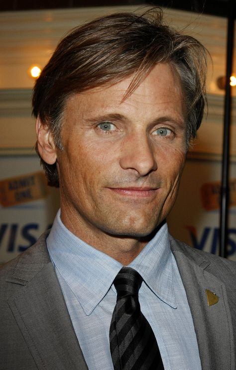 Danish actor Viggo Mortensen (b. 1958), I don't care if he's 60, this guy will always be my dream guy! A real man with the thick neck, cleft chin, etc Comedians, American Actors, Handsome Men, Handsome, Viggo Mortensen, Good Looking Men, Cleft Chin, Actors, Famous Faces