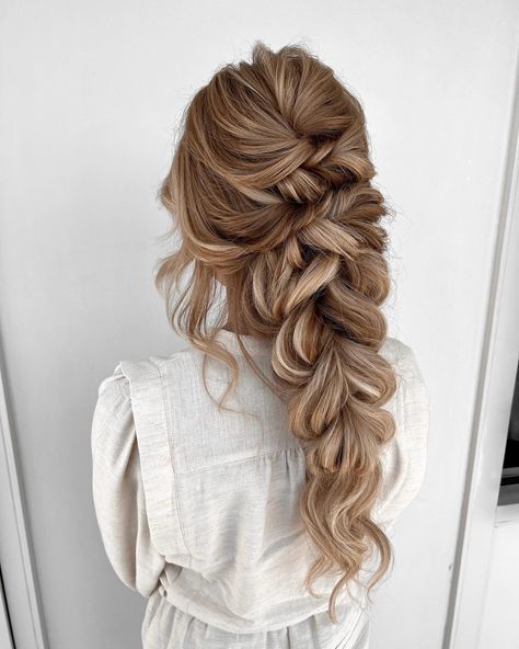 The wedding season is here, and brides from all over the world will be celebrating in style! What type of style are we referring to, and what is somet... Long Hair Styles, Hair Styles, Haar, Cute Hairstyles, Capelli, Hairdo Wedding, Peinados, Hair Inspiration, Elven Hairstyles