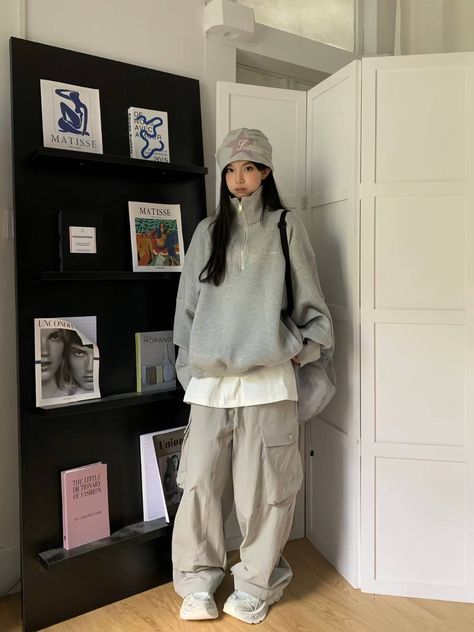 Outfits, Jeans, Hoodie Outfit Korean, Oversized Hoodie Outfit Korean, Korean Oversized Outfit, Korean Hoodie Outfit, Oversized Outfit Korean, Oversized Sweater Outfit Korean, Korean Streetwear Fashion Women