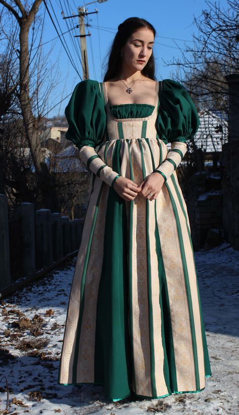 crafts-chicks-and-cats: “  This Green Dress was designed, drafted and sewn by me, I created the pattern and it was 100% hand sewn. Follow me for historical garments and renaissance inspired dresses. I’m also open for commissions! ” Cosplay, Dirndl, Medieval Dress, Model, Giyim, Fantasy Dress, Costume, Dress, Costume Design