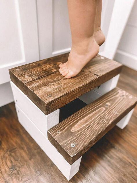 Diy Furniture Plans, Small Easy Woodworking Projects, Woodworking Projects For Kids, Wooden Step Stool, Diy Furniture Easy, Small Woodworking Projects, Diy Furniture Projects, Diy Wood Projects Furniture, Wood Step Stool