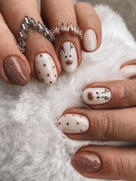 short Christmas nails: shimmery brown and white with Rudolph Manicures, Nail Designs, Holiday Nails, Holiday Nail Art, Holiday Nail Designs, Minimalist Nails, Nail Colors, Xmas Nail Art, Nails Inspiration