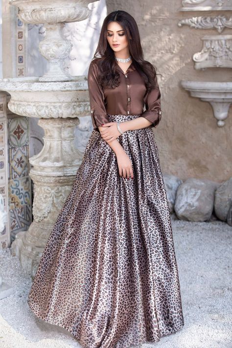 Looking for stylish skirts for women? Look no further! Check out our collection of stunning Pakistani lehenga with price & buy lehenga online! Silk Skirt, Ladies Silk Blouses, Printed Long Skirt, Printed Long Skirt Outfits, Long Skirt Top Designs, Indian Skirt, Stylish Dresses, Indian Designer Outfits, Brown Silk