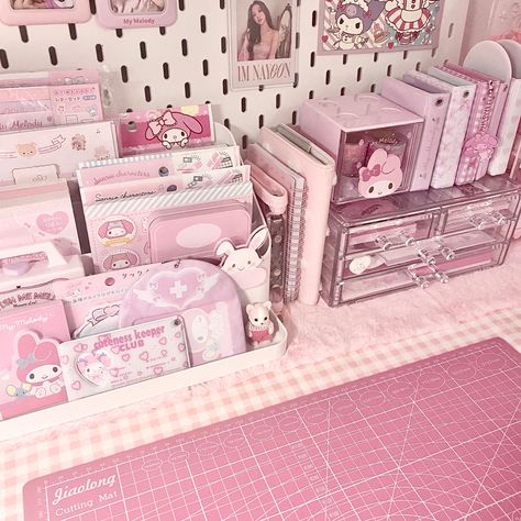 #aesthetic #desk #desksetup #pink #mymelody #wishmemell #twice #nayeon #kpop Ideas, K Pop, Decoration, Inspo, Kpop, Dekoration, Cute Room Ideas, Deco