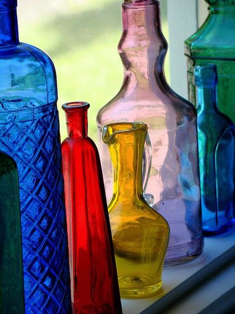 ~~Glass Bottles ~ red, green, blue, yellow, pink by Alex and Sonja~~ Decoration, Decoupage, Colored Glass Bottles, Glass Bottles, Bottles And Jars, Bottles Decoration, Bottle Vase, Bottle Art, Glass Jars