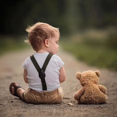 My name is Adrian Murray. I’m a dad who has been creating images with my kids and their bears for about four years now (amongst other kinds of photos). It Baby Pictures, Baby Photos, Boy Photos, Bebe, Baby Boy Photos, Baby Boy Photography, Kids Photography Boys, Kids Photos, Kids Pictures