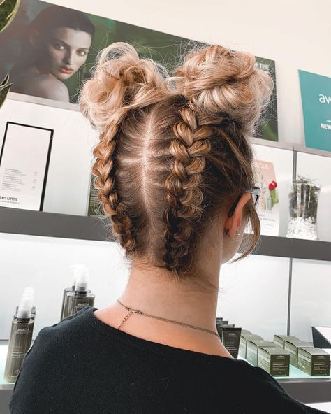 Space buns are a trendy topic & something that has been a huge hit in the last two years! Have you tried them out yourself? If not, we guarantee y... Roskilde, Braided Hairstyles, Braided Space Buns, Space Buns Hair, Two Buns Hairstyle, Cute Hairstyles For Short Hair, Braided Bun, Wig Hairstyles, Rave Hair