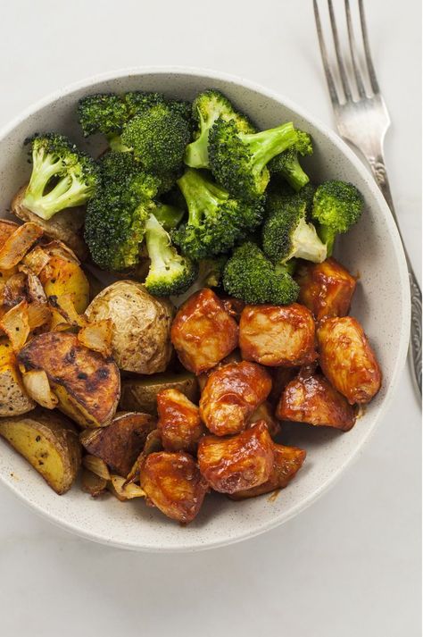 Cooking a balanced meal can be harder than you think. Make meal planning simple with this skinny chicken and roasted potato bowl. #healthy #chicken Foodies, Protein, Pasta, Healthy Recipes, Healthy Dinner With Chicken, Quick Healthy Dinner, Healthy Meals For Dinner, Healthy Dinner, Healthy Cheap Meals