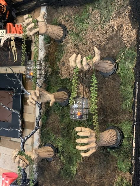DIY Zombie Hand Moss Wall – Proud House Project Diy, Halloween Decorations, Halloween Crafts, Outdoor, Diy Halloween Decorations, Home-made Halloween, Ideas, Halloween, Halloween Outdoor Decorations