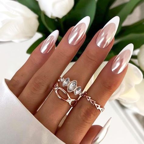 French Tip Press on Nails Medium Almond Fancy Nails, Pretty Nails, Modern Nails, Chic Nails, Elegant Nails, Elegant Nail Designs, Neutral Nails, Beyonce Nails, Sparkle Nails