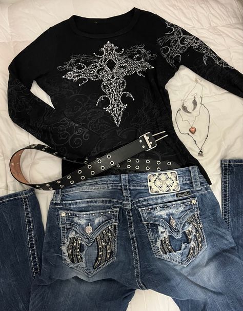 Punk, Grunge, Grunge Outfits, 90s Grunge Aesthetic Outfits, Emo Outfits 2000s, 90s Grunge Outfits, Grunge School Outfits, Grunge Clothes Aesthetic, Y2k 2000s Aesthetic Outfits