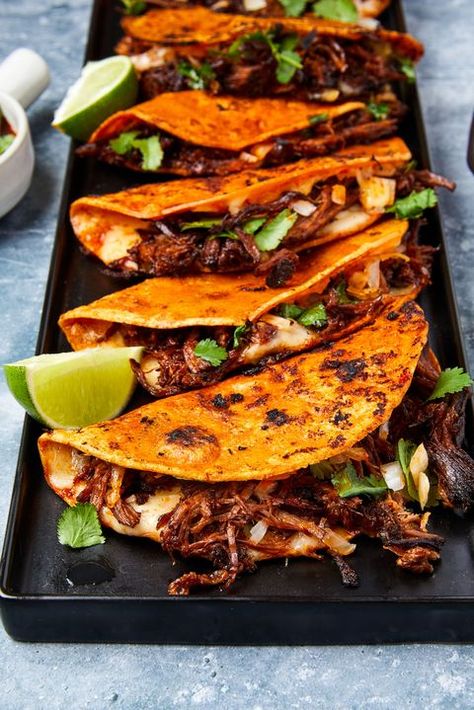 Oaxaca, Salsa, Beef Ragu Recipe, Arepas Recipe, Leftover Brisket, Easy Taco Recipes, Holiday Roasts, Traditional Mexican Food, Ragu Recipe