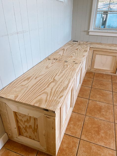 How we made our own DIY breakfast nook bench | Free plans Breakfast Nook Bench Diy, Diy Breakfast Nook Bench, Built In Breakfast Nook Corner, Built In Breakfast Nook, Corner Breakfast Nook, Diy Built In Bench With Storage, Built In Dining Bench, Breakfast Nook With Storage, Breakfast Nook Bench