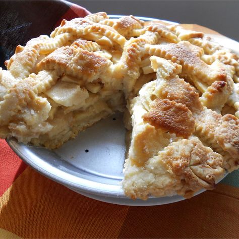 A unique and popular recipe. Sliced apples under a lattice crust get bathed with a sweet buttery sauce before baking. Apple Pie, Pie Recipes, Alcohol, Desserts, Cream Pie, Granny Smith Apples Recipes, Granny Smith Apples, Bread Pudding With Apples, Grandmas Recipes