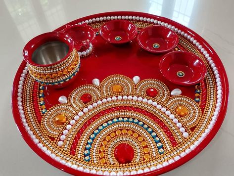 Arti Thali Decoration, Kalash Decoration, Thali Decoration Ideas, Diy Diwali Decorations, Handmade Decorative Items, Garba, Plate Decor, Yog, Mirror Crafts