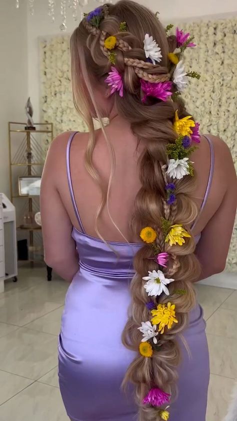 The envy-inducing Rapunzel hairstyle is here! 🌸💛 | hairstyle | The envy-inducing Rapunzel hairstyle is here! 🌸💛 | By MetDaan Hairstyles Prom Hair, Tangled Hair, Princess Hair, Rapunzel Braid, Tangled Rapunzel Hair, Pretty Hairstyles, Quince Hairstyles, Hairstyle With Flowers, Rapunzel Hair