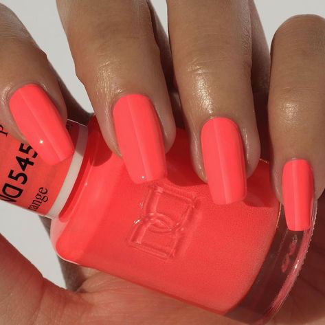 This neon peach is a coral dream paired with a nice tan 😍 #PeachyOrange DND545 is available in gel polish and lacquer. 🍑 | Instagram Gel Polish Colors, Gel Nail Colors, Orange Nail Polish, Gel Nail Polish, Nail Colors, Essie, Uñas Decoradas, Uñas, Coral Nail Polish