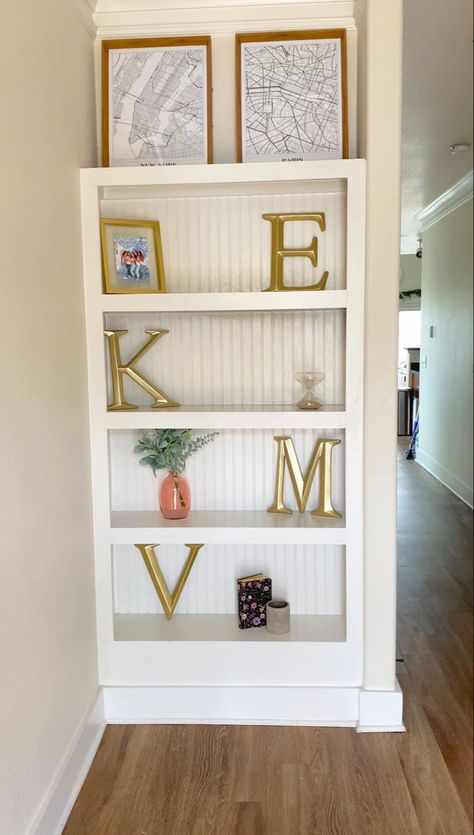gold apartment decor, roommate decor, gold accents Decoration, College House Decor Living Room, College Living Room Decor, College Apartment Living Room Decor, Living Room Decor College, College Apartment Bathroom Decor, College Living Room Ideas, College Apartment Kitchen Decor, Living Room Decor Apartment