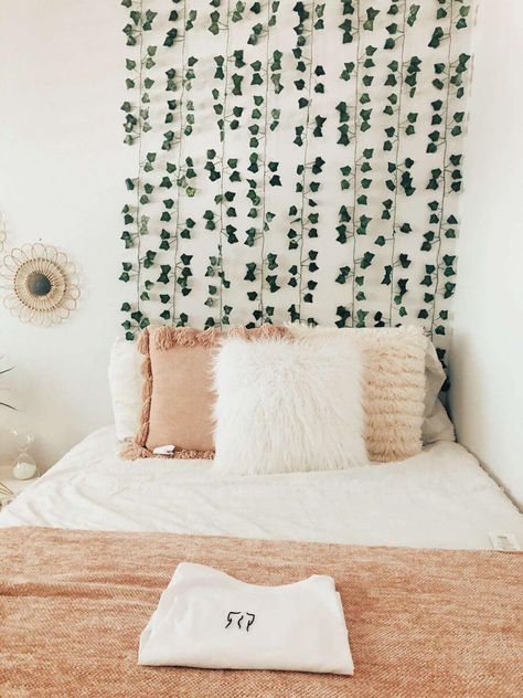 27 Best Aesthetic Rooms With Led Lights And Vines (TikTok Trends 2021) Boho, Inspiration, Design, Preppy Room Decor, Preppy Room, Pinterest Room Decor, Dorm Room Inspiration, Room Decor, Teen Bedroom Decor