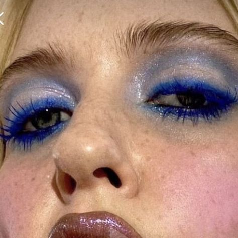 Blue Eyeshadow makeup inspo Rambut Dan Kecantikan, Haar, Maquiagem, Maquillaje De Ojos, Ethereal Makeup, Edgy Makeup, Dramatic Makeup, Ilustrasi, Pretty Makeup