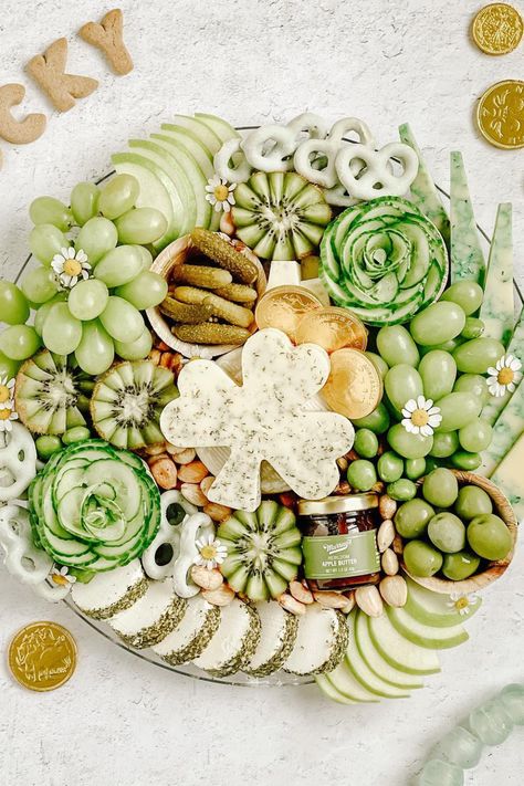 It's St Patrick's Day and you're looking for the perfect way to entertain the family and friends you've gathered around you. Look no further than these 7 St Patrick's Day themed Charcuterie Boards that are sure to be a hit with everyone! From sweet to savory, there's something for everyone to enjoy. Create a scrumptious display on your party table and let the fun begin. Halloween, Pre K, Food Styling, St Patricks Day Food, St Patricks Food, St Patrick Day Snacks, St Patrick's Day Appetizers, St Patrick Day Treats, St Patrick’s Day