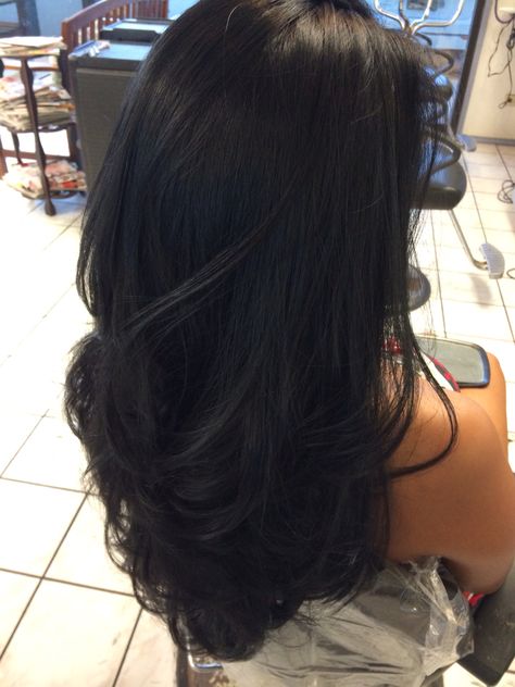 Layered haircut , sleek black color added with some soft bouncy curls *:) Long Layered Hair, Medium Hair Styles, Haircuts Straight Hair, Haircuts For Long Hair, Black Hair Layers, Medium Black Hair, Long Hair Cuts, Layered Hair, Black Hair Curls