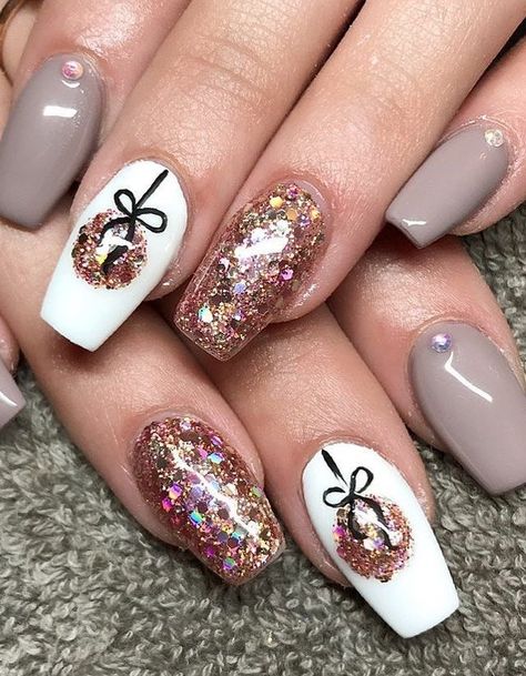 50 Gorgeous Winter Nail Ideas for the Holiday Season - Self-Care by Sum Holiday Nails, Nail Art Designs, Winter Nail Designs, Winter Nail Art, Xmas Nail Art, Christmas Nail Art Designs, Christmas Nail Designs, Super Cute Nails, Christmas Nail Art
