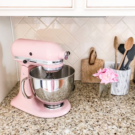Pink, Mixers, Girly Kitchen, Cute Home Decor, Girly Bathroom, Pink Home Decor, Girly Apartment Decor, Girly Apartments, Pretty