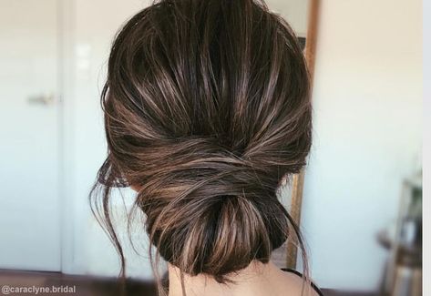 These stunning updos for medium length hair are perfect for formal affairs & looking your best! We'll show you how to get easy updos with our tutorials. Wedding Hairstyles, Wedding Hairstyles Medium Length, How To Updo For Medium Hair, Updos For Medium Length Hair, Updo, Easy Updos, Bridesmaid Hair Side, Bridesmaid Hair Medium Length, Prom Hair Updo