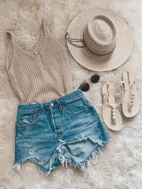 Trainers, Outfits, Beach Outfits, Casual, Summer Tank Top Outfits, Beach Vacation Outfits Dresses, Summer Shorts Outfits, Beach Outfit, Hawaii Vacation Outfits