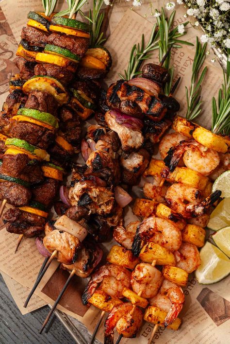 Essen, Barbecue Skewers, Bbq Skewers, Bbq Recipes Grill, Skewers Grill, Grilled Skewers, Barbecue Cookout Ideas, Barbecue Chicken, Meat Skewers