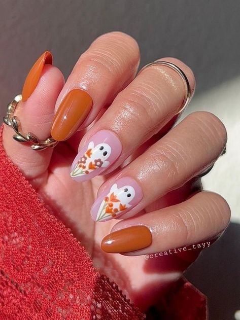 The best ghost nails ever! Sharing the most spooky-cute ghost nail designs and ideas to get you into the Halloween spirit! Nail Art Designs, Nail Arts, Manicures, Halloween Nail Designs, Halloween Acrylic Nails, Cute Halloween Nails, October Nails, Fall Nail Art, Fall Nail Designs