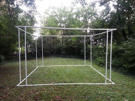 Sukkah pvc frame (on original post).  This design might be practical for a "covered patio" for our camp kitchen Diy Sukkah, Pvc Tent, Pvc Frame, Frame Tutorial, Pvc Canopy, Pergola Diy, Pvc Pipes, Pvc Pipe Projects, Electrical Conduit