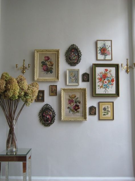 Home Décor, Interior, Vintage Wall Decor, Wall Collage Picture Frames, Frames On Wall, Vintage Walls, Wall Collage Frames, Picture Frame Wall, Vintage Wall Art