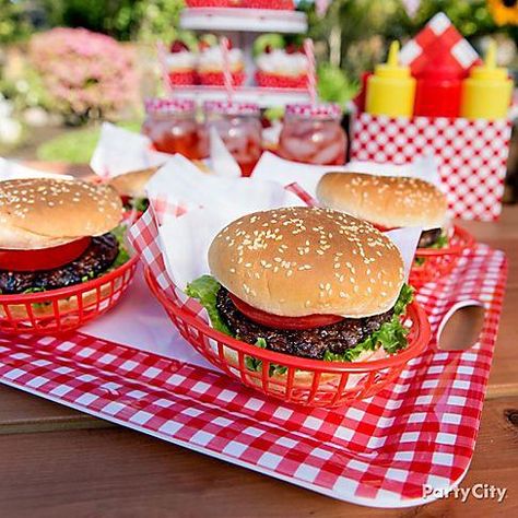 Straight out of a burger joint! Pick up Red Plastic Food Baskets for an authentic look & feel to your backyard grilling! Bbq Theme Party, Food Baskets, Picnic Themed Parties, Backyard Bbq Food, Bbq Burger, Bbq Theme, Burger Party, Backyard Bbq Party, Bbq Burgers