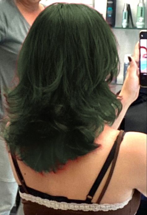 Dark Green Hair, Green Hair Colors, Green Hair Streaks, Dark Green Hair Dye, Green Hair Dye, Ash Green Hair Color, Black And Green Hair, Dark Hair Dye, Green Hair Girl