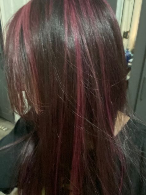 Haar, Red Hair Inspo, Aesthetic Hair, Hair Ideas, Dark Pink Hair, Pretty Hair Color, Purple Hair Highlights, Pink Hair Highlights, Dark Purple Hair