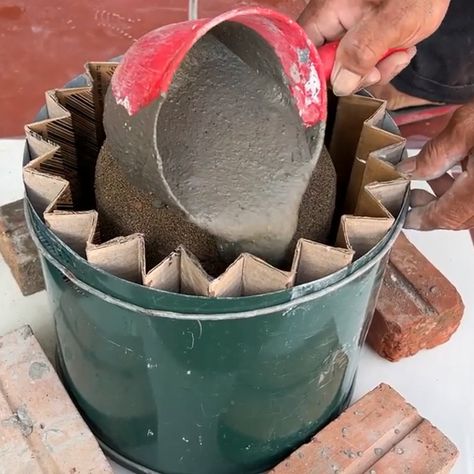 Chennai Express - Recycling Cardboard Boxes And Cement To Make Plant Pots For Home Crafts, Gardening, Diy, Diy Pottery, Cement Pots Diy, Diy Pots, Diy Plant Stand, Plastic Flower Pots, Diy Cement Planters