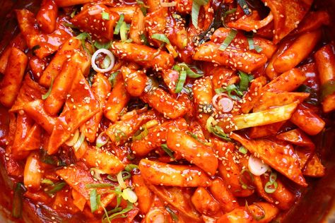 Spicy Korean Rice Cake Stir-Fry Tteokbokki Is Infinitely SnackableDelish Cake, Stir Fry, Tteokbokki Recipe, Tteokbokki, Korean Dishes, Korean Rice Cake, Spicy Korean, Korean Rice, Stir Fry Rice