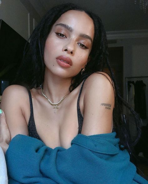 The Best Beauty Instagrams of the Week: Zo? Kravitz, Solange, and More - Vogue Girl Fashion, Tattoos, Cool Girl, Sade, Women, Pixie Crop, Cool Girl Style, Style, Maquillaje
