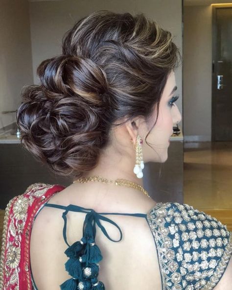 21 Stylish And Beautiful Indian Hairstyle For Saree Bridal Hairstyle, Bridal Hairstyle Indian Wedding, Simple Hairstyle For Saree, Bridal Hairdo, New Bridal Hairstyle, Engagement Hairstyles, Bridal Hair Buns, Indian Bridal Hairstyles, Saree Hairstyles