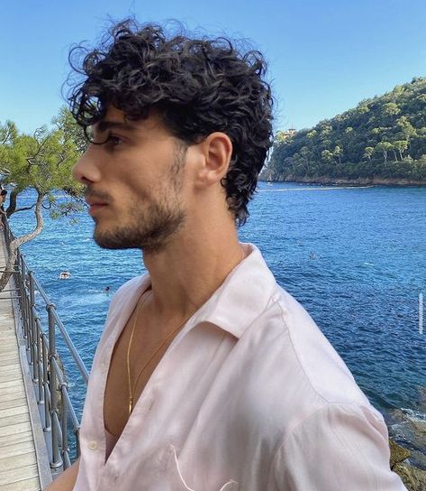 Man in white button down shirt with curly hair near the ocean and moutains! #curlyhair #curlyhairmen #menwithcurls #menwithcurlyhair #curlyhairguys #curlyhairforguys #curlyhaircutmens Haar, Men Haircut Curly Hair, Curly Hair Men, Male Haircuts Curly, Wavy Hair Men, Giyim, Undercut Curly Hair, Fade Haircut, Long Curly Hair Men