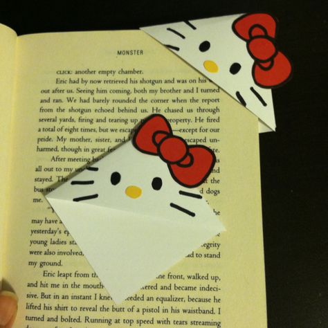 Hello Kitty bookmarks! :) Doodles, Paper Crafts, Diy, Crafts, Origami, Diy Hello Kitty, Hello Kitty Gifts Diy, Hello Kitty Crafts, Paper Crafts Diy