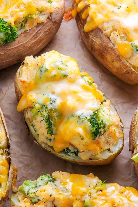 AMAZING FLAVOR! Crispy broccoli and cheddar twice-baked potatoes are comfort food at its best. Click through for the recipe and step-by-step photos. Slow Cooker, Muffin, Paleo, Gnocchi, Healthy Recipes, Spaghetti, Potato Recipes, Broccoli Cheddar, Baked Potato Recipes